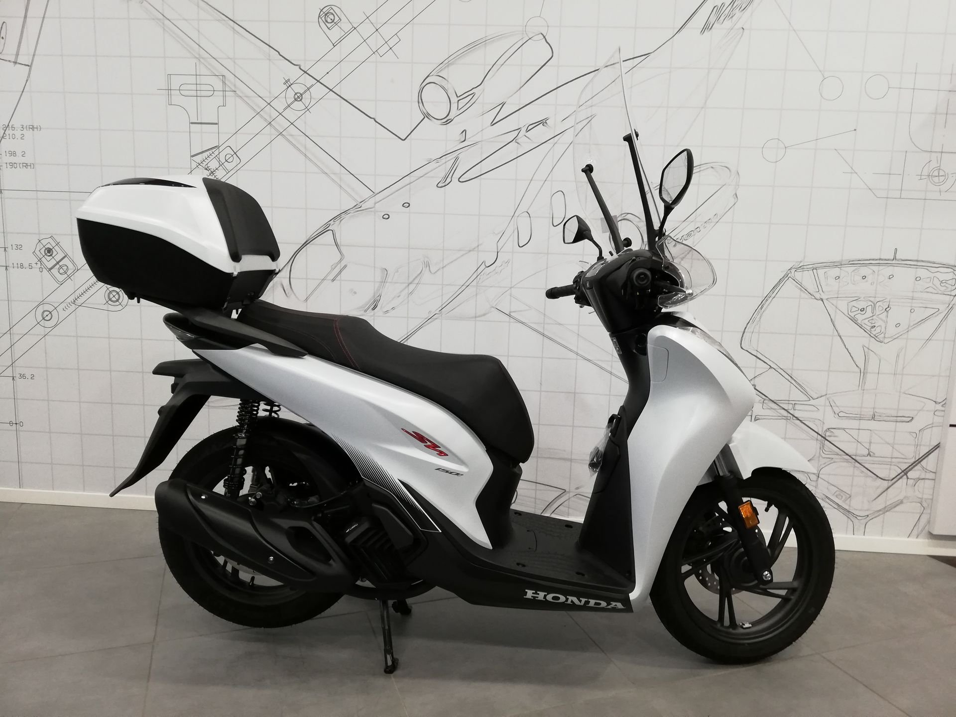 Moto Nuove Pronta Consegna Milano Honda SH 150 Benzina ABS PEARL COOL WHITE SPORT Honda Point s.r.l. Milano