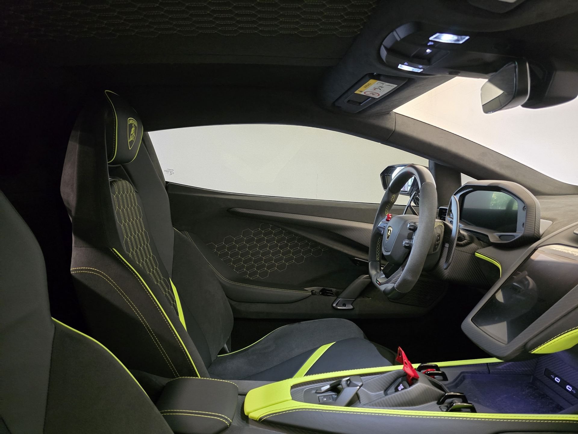 Lamborghini Revuelto