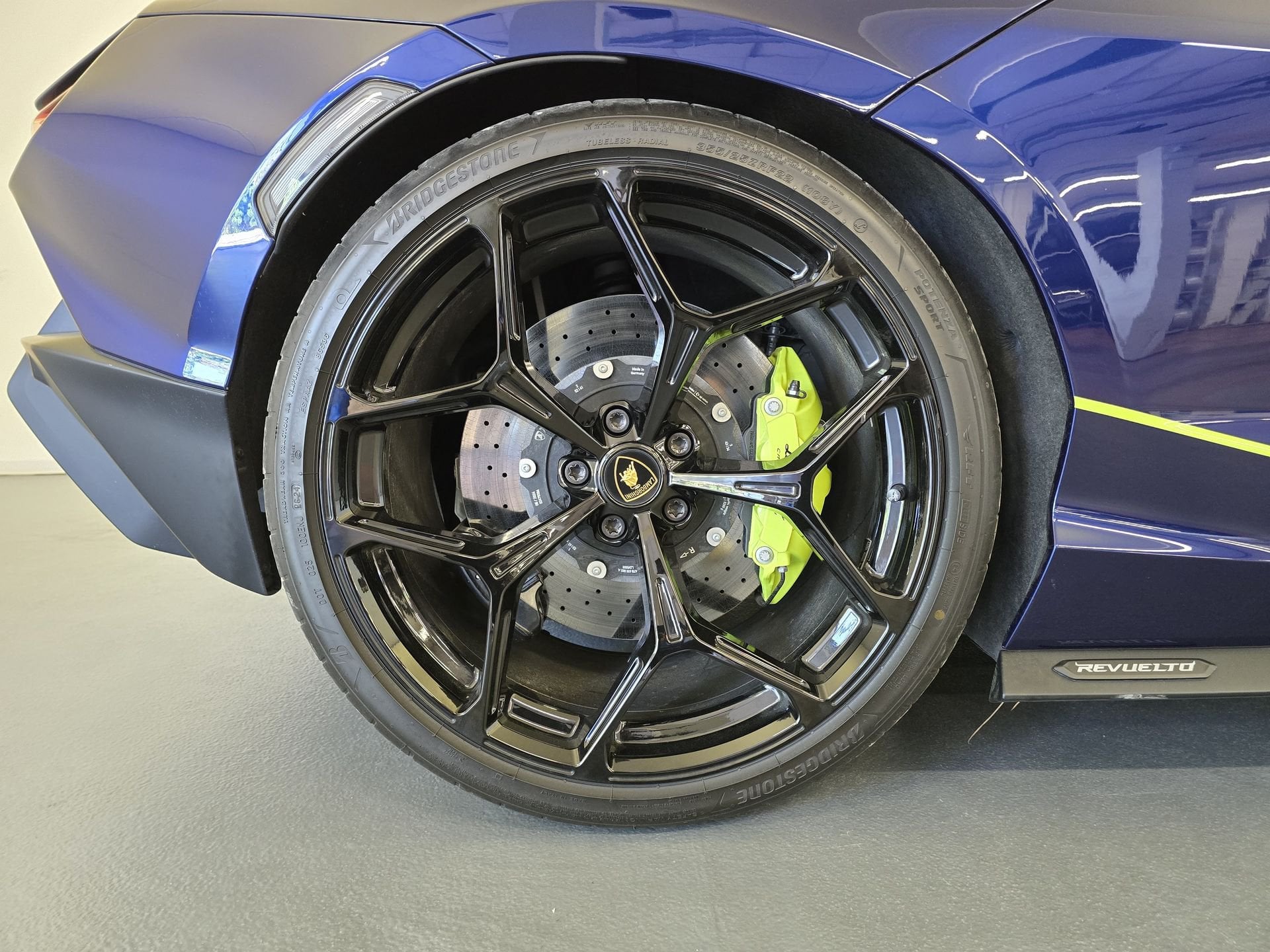 Lamborghini Revuelto