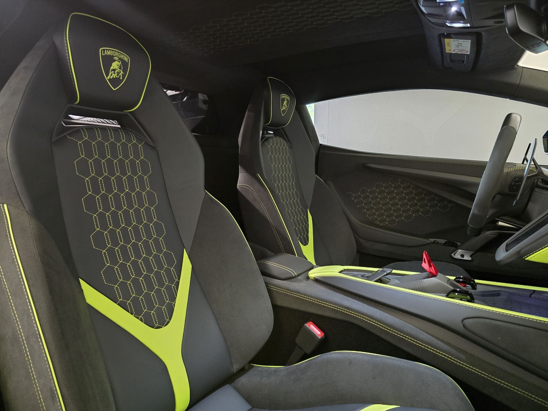 Lamborghini Revuelto