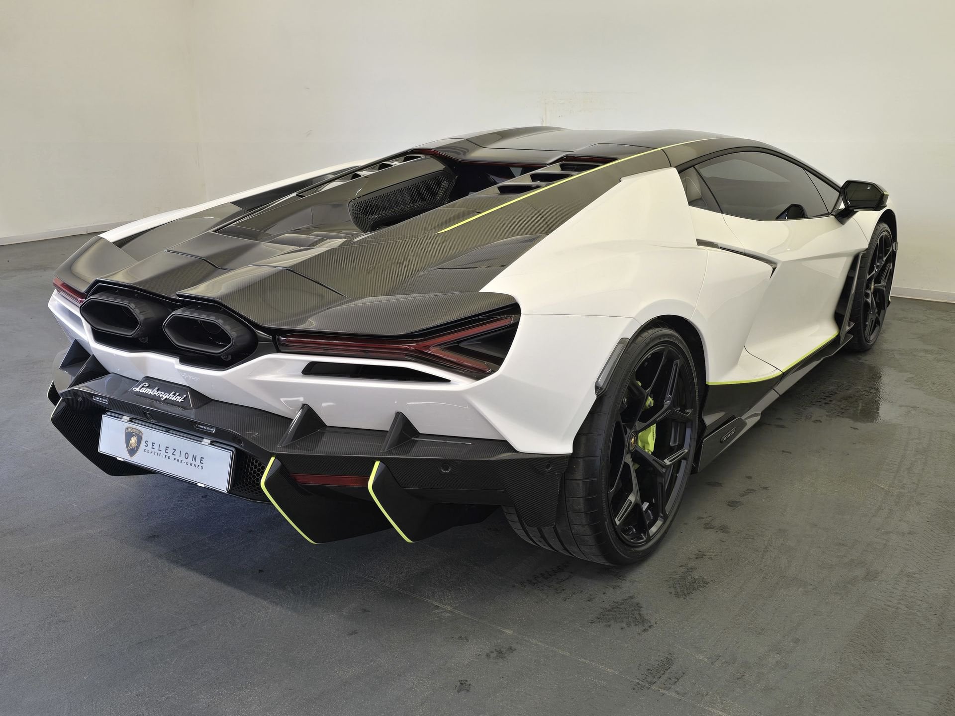 Lamborghini Revuelto