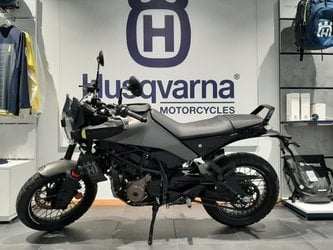Moto Husqvarna Svartpilen 125 Nuove Pronta Consegna A Treviso
