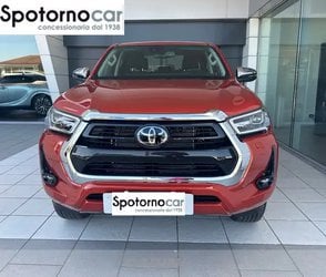 Toyota Hilux 2.4 D-4D A/T 4Wd 4 Porte Double Cab Executive Nuove Pronta Consegna A Milano
