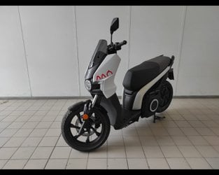Auto Seat Escooter Escooter 125 White R9Kw My 23 Nuove Pronta Consegna A Siena