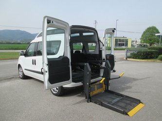 Auto Fiat Professional Doblò 1.6 Mjt 95Cv Tetto Alto Trasporto Disabili Usate A Vicenza