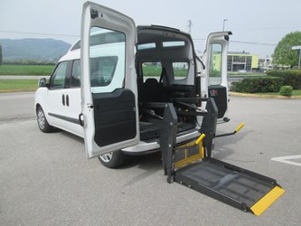 Auto Fiat Professional Doblò 1.6 Mjt 105Cv Trasporto Disabili Tetto Alto Usate A Vicenza