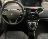 Lancia Ypsilon Ibrida 1.0 FireFly 5 porte S&S Hybrid Oro Km 0 in provincia di Novara - Arona img-11