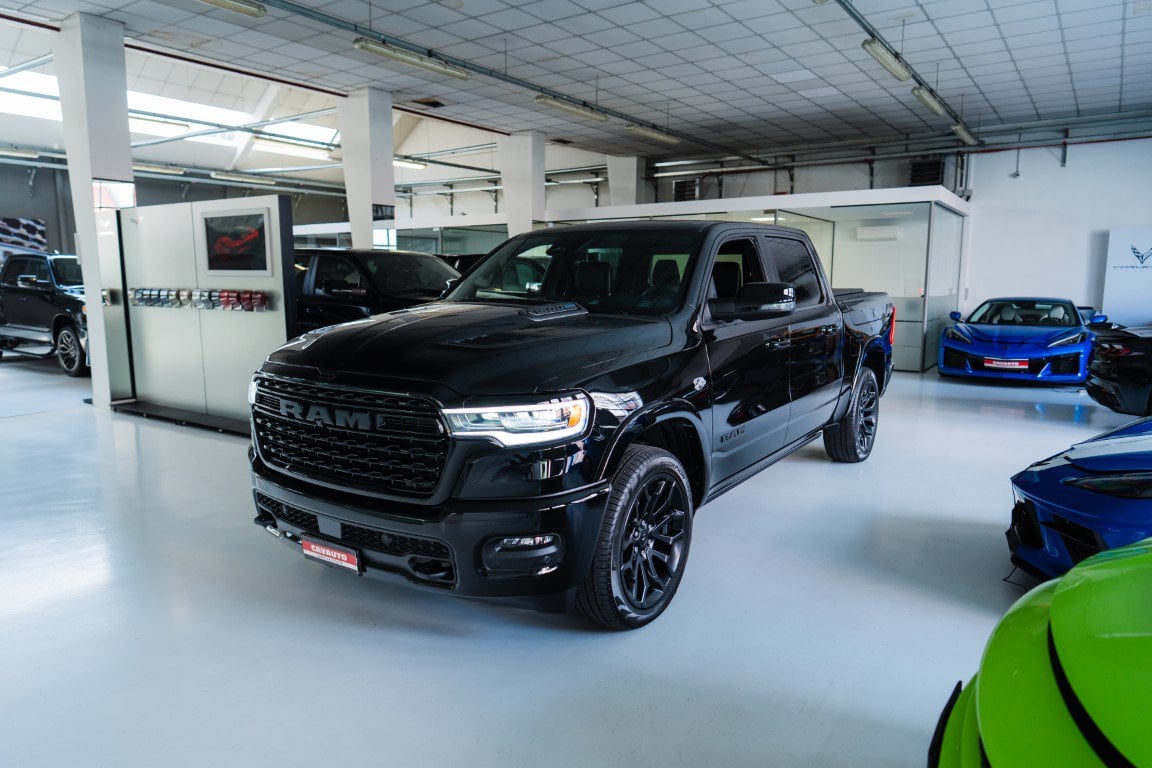 RAM 1500 LIMITED NIGHT EDITION  5.7L V8 398CV E- Torque