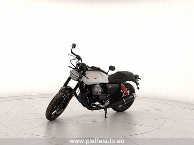 Moto Guzzi V7  