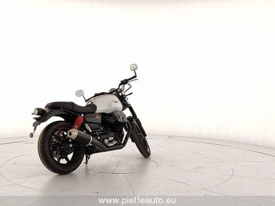 Moto Guzzi V7  