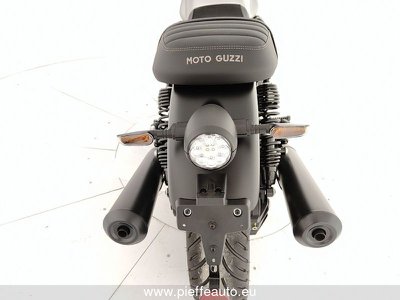 Moto Guzzi V7  