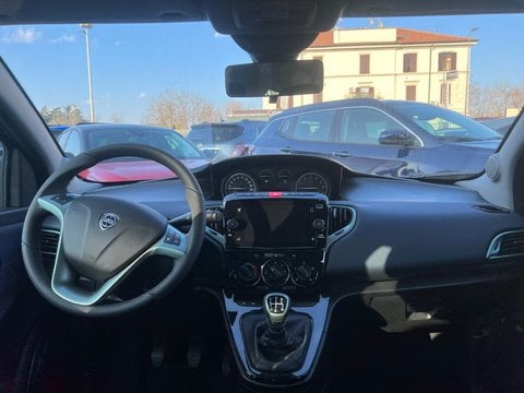 Auto Lancia Ypsilon 1.2 69 Cv 5 Porte Gpl Ecochic Km0 A Milano