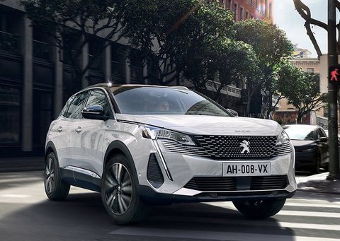 Auto Peugeot 3008 Hybrid 225 - Active Pack Nuove Pronta Consegna A Milano