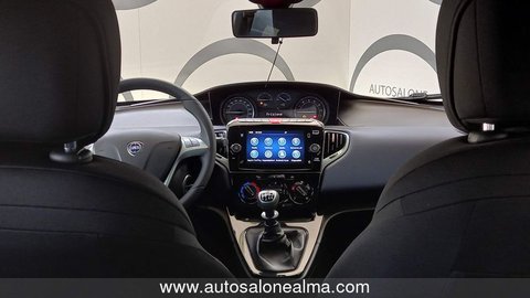 Auto Lancia Ypsilon 1.0 Firefly 5 Porte S&S Hybrid Platino + Wirelwss Charger Km0 A Varese