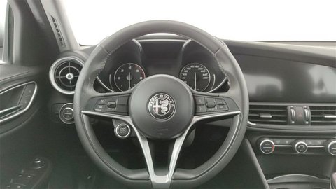 Auto Alfa Romeo Giulia (2016) 2.2 Turbodiesel 150 Cv At8 Business Usate A Bari