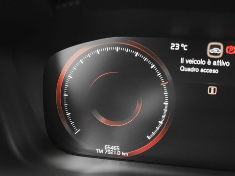 Auto Volvo Xc60 B4 (D) Awd Geartronic Momentum Usate A Prato
