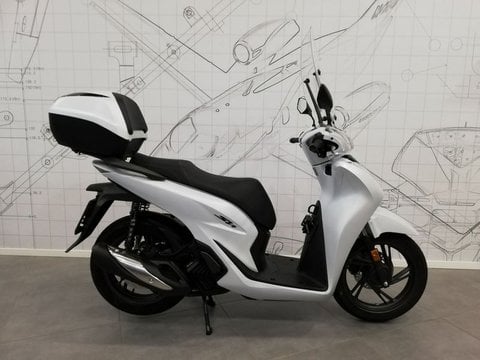 Moto Nuove Pronta Consegna Milano Honda SH 125 Benzina ABS MATTE PEARL COOL  WHITE YM 2024 - Honda Point s.r.l. Milano