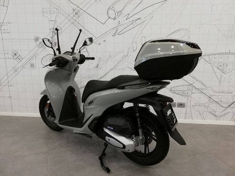 Moto Nuove Pronta Consegna Milano Honda SH 125 Benzina ABS PEARL FALCON  GREY YM 2024 - Honda Point s.r.l. Milano