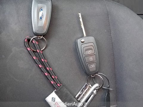 Auto Usate A Salerno | Ford Transit 330 2.0 Tdci Mhev 130Cv Trend L2H2 E6.2 - Con Gancio Di Traino
