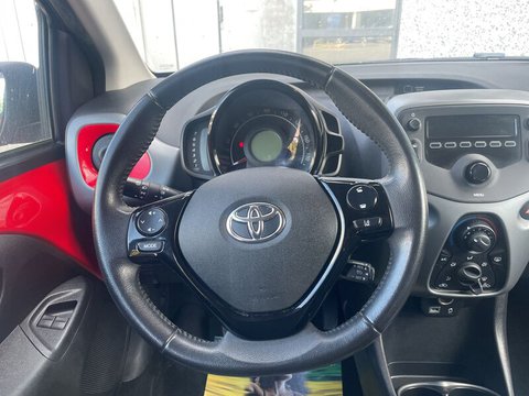 Auto Toyota Aygo Connect 1.0 Vvt-I 72 Cv 5 Porte X-Wave Usate A Como