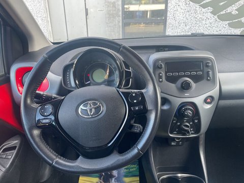 Auto Toyota Aygo Connect 1.0 Vvt-I 72 Cv 5 Porte X-Wave Usate A Como