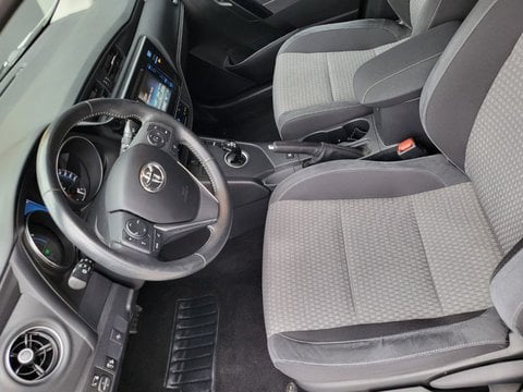 Auto Toyota Auris 1.8 Hybrid Lounge Iva Esposta Usate A Foggia