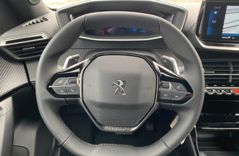 Auto Peugeot 2008 Bluehdi 130 S&S Eat8 Allure N1 Navi 3D Safety E Visio Park Usate A Milano