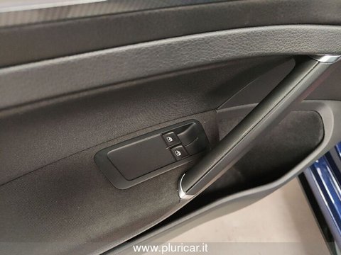 Auto Volkswagen Golf 1.5 Tsi 150Cv Act Sport R-Line Dsg Adapt. Cruise Usate A Cremona
