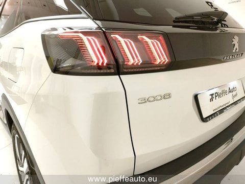 Auto Peugeot 3008 3008 Hybrid 225 E-Eat8 - Allure Pack Km0 A Teramo