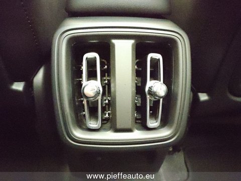 Auto Volvo Xc40 Xc40 B4 Awd Geartronic R-Design Usate A Teramo