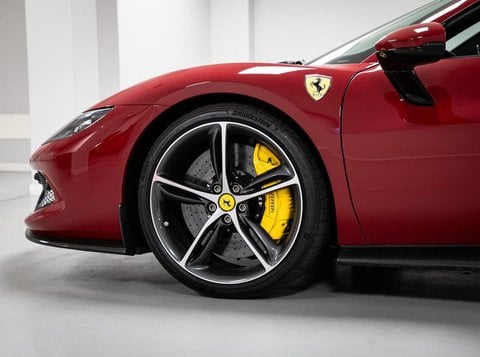 Auto Usate A Brescia | Ferrari 296 Gts 3.0 -Carbonio-Rosso Mugello-Sollevatore