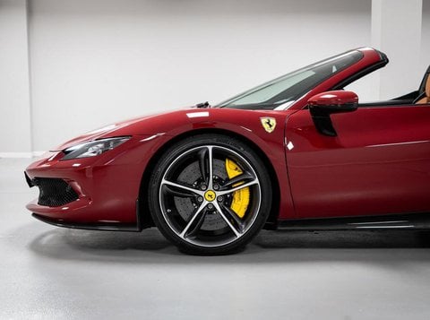 Auto Usate A Brescia | Ferrari 296 Gts 3.0 -Carbonio-Rosso Mugello-Sollevatore