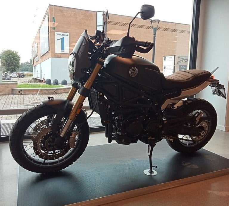 Benelli Leoncino 800 TRAIL Benelli Leoncino 800 TRAIL