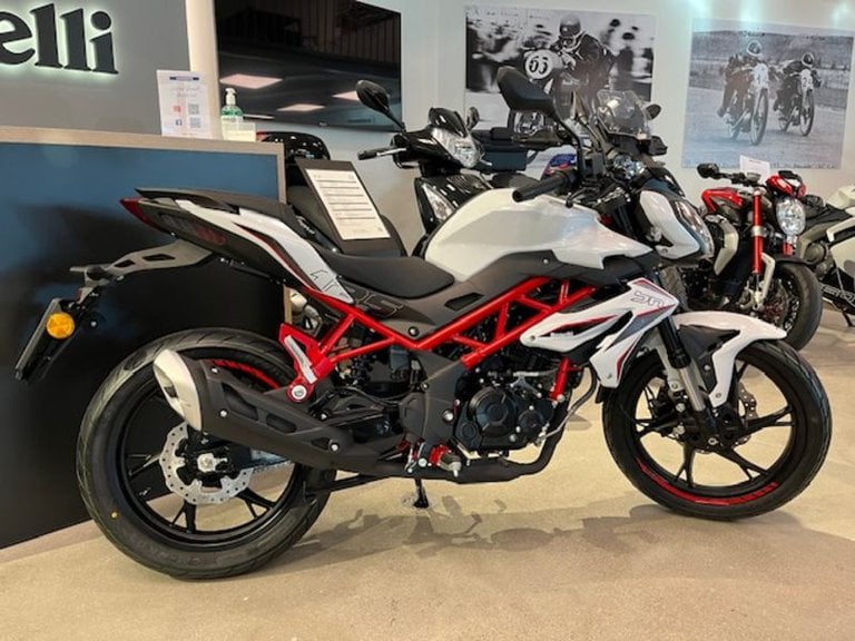Benelli Leoncino 800 Benelli Leoncino 800 è Tua a partire da € 99,00 al mese, inclusa copertura Furto incendio !