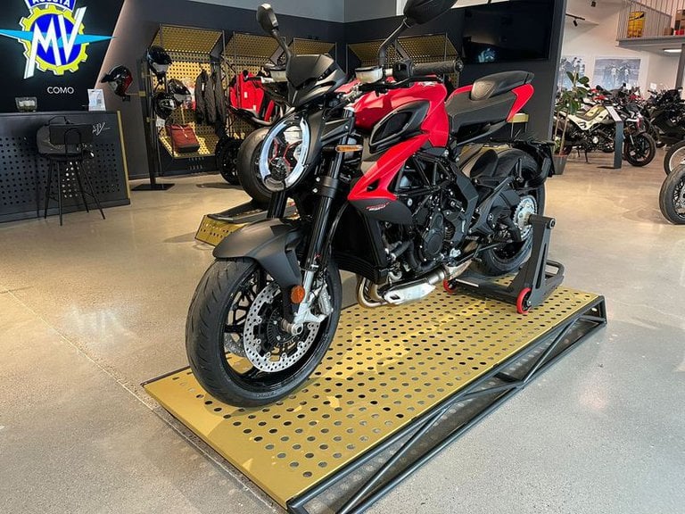 MV Agusta Brutale 800 Brutale 800 My26 – 5 anni garanzia MV Agusta Brutale 800 Brutale 800 My26 – 5 anni garanzia