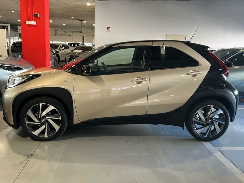 Toyota Aygo X 1.0B (72 CV) Lounge benzina usato a Torino