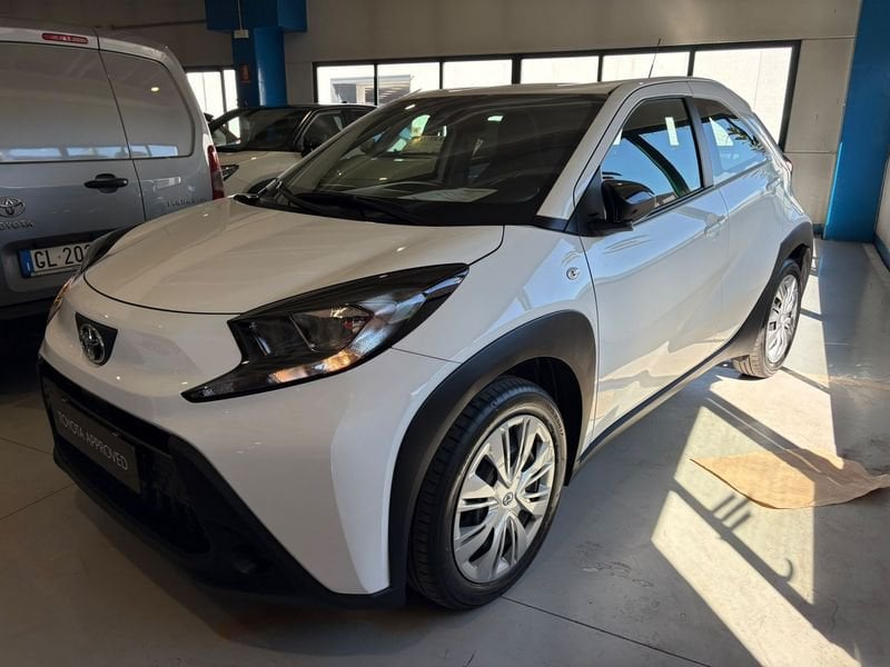 Toyota Aygo X 1.0B (72 CV) Active benzina usato a Torino