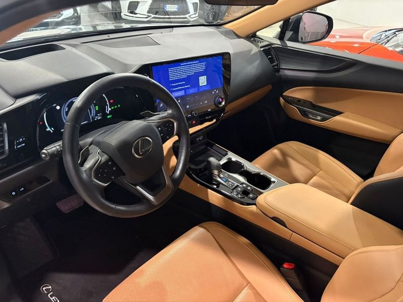 Lexus NX Hybrid Luxury 4WD usato a Torino
