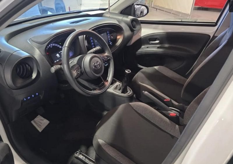 Toyota Aygo X 1.0B (72 CV) Active benzina usato a Torino