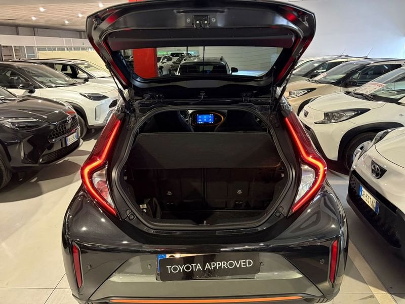 Toyota Aygo X 1.0B (72 CV) Limited Air S-CVT benzina usato a Torino