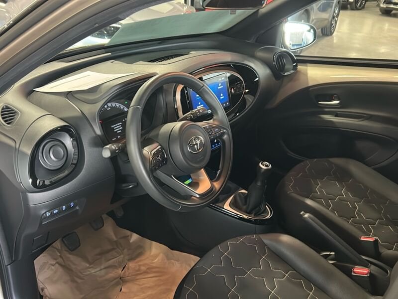 Toyota Aygo X 1.0B (72 CV) Lounge benzina usato a Torino