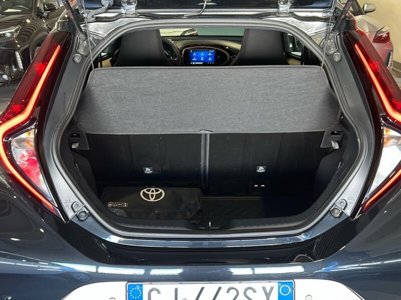 Toyota Aygo X 1.0B (72 CV) Lounge benzina usato a Torino
