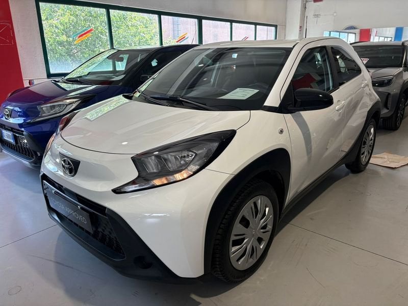 Toyota Aygo X 1.0B (72 CV) Active benzina usato a Torino