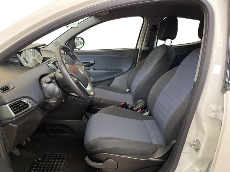 Lancia Ypsilon III 2021 1.0 firefly hybrid Gold Plus s&s 70cv 5p.ti usato a Torino