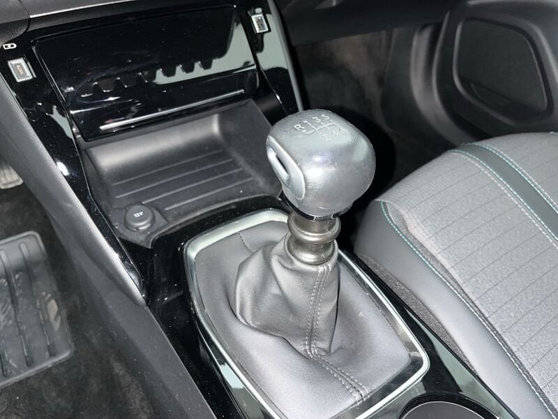 Peugeot 2008 II 2020 1.2 puretech Allure Pack s&s 100cv  usato a Torino