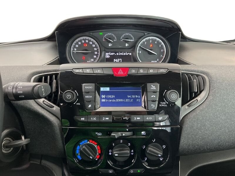 Lancia Ypsilon III 2015 1.0 firefly hybrid Silver s&s 70cv usato a Torino