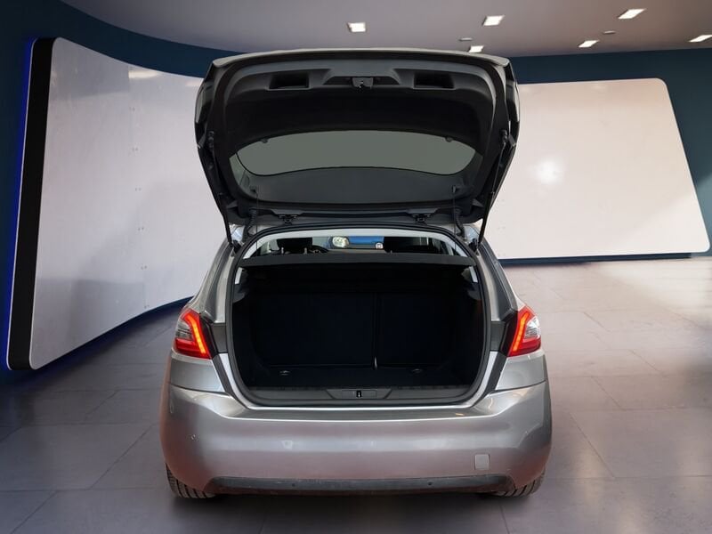 Peugeot 308 II 2018 5p 1.5 bluehdi Active s&s 100cv diesel usato a Torino