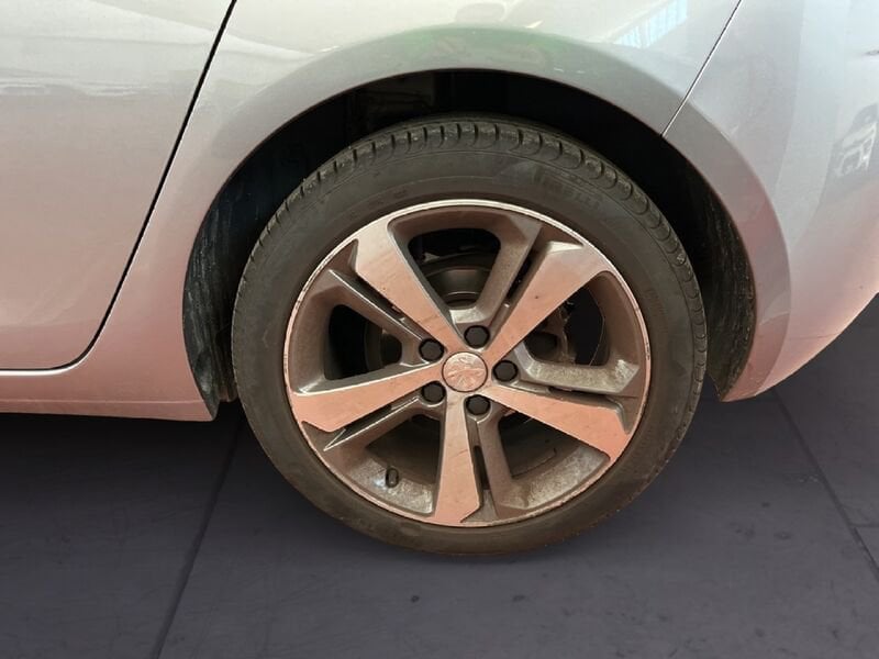 Peugeot 308 II 2018 5p 1.5 bluehdi Active s&s 100cv diesel usato a Torino