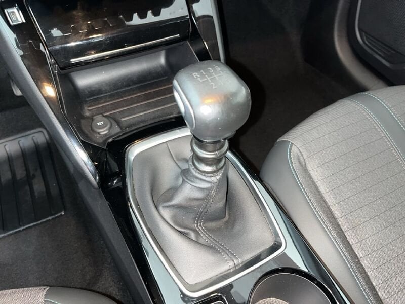 Peugeot 208 II 2019 1.2 puretech Allure Pack s&s 100cv usato a Torino