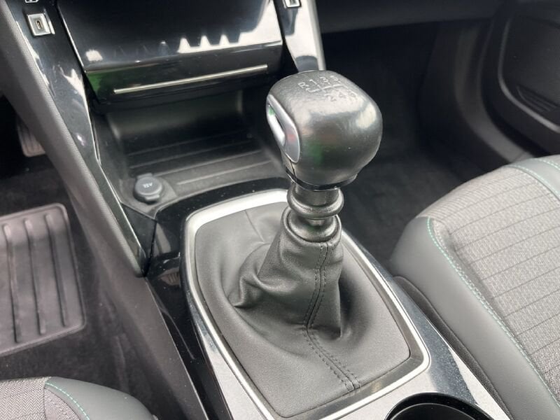 Peugeot 2008 II 2020 1.2 puretech Allure Pack s&s 100cv benzina usato a Torino